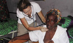 Cardioloog Katinka Peels uit het Catharina-ziekenhuis Eindhoven werkte in 2007 en in 2008 enige tijd in Sierra Leone en zal dat in oktober weer gaan doen. beeld: Lion Heart Foundation 