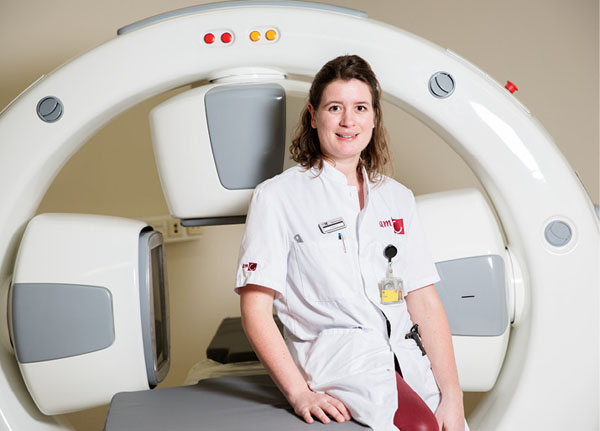 Marsprine | Marieke de Lorijn - Hyperthermiespecialist Akke Bakker en de Alba 4D: ‘Ik verwarm tumoren met elektronische magnetische straling.’