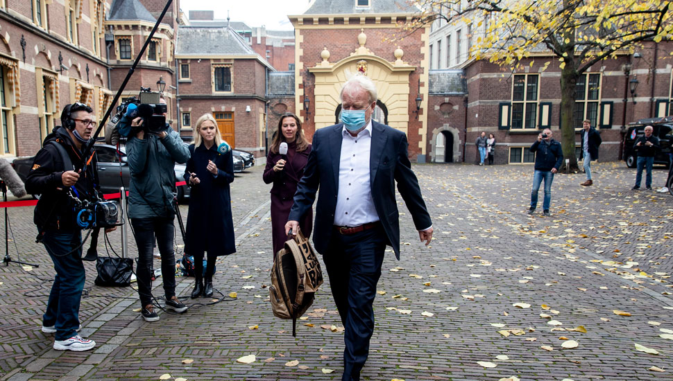 OMT-voorzitter Jaap van Dissel verlaat het Binnenhof na afloop van overleg over de coronacrisis. (Foto: SEM VAN DER WAL/ANP)