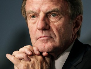 Kouchner gedroeg zich nooit graag als een professioneel politicus: ‘Anderen hebben me altijd – en terecht – gezien als een ongeleid projectiel.’