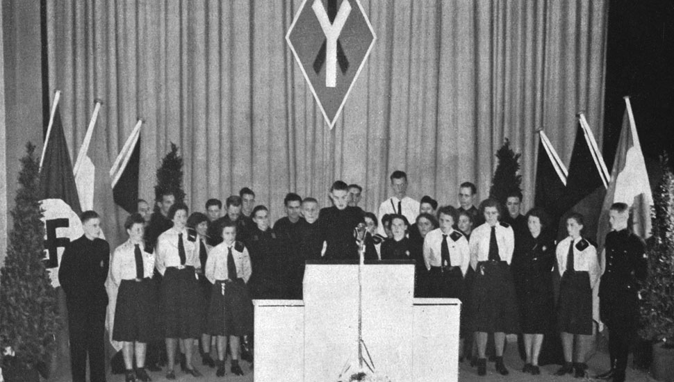 ‘Kameraad Houdijk’ tijdens zijn toespraak op de Eerste Landdag van het Nationaal- Socialistisch Studentenfront op 15 november 1941. - Almanak 1942 van het Nationaal Socialistisch Studentenfront