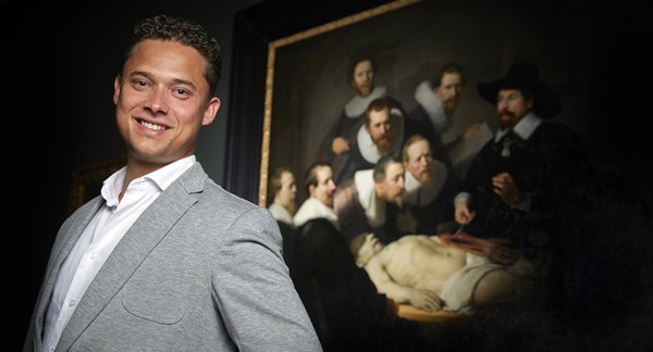 Chirurg Frank Ijpma voor Rembrandts Anatomische les<br>Foto: de beeldredaktie, Phil Nijhuis