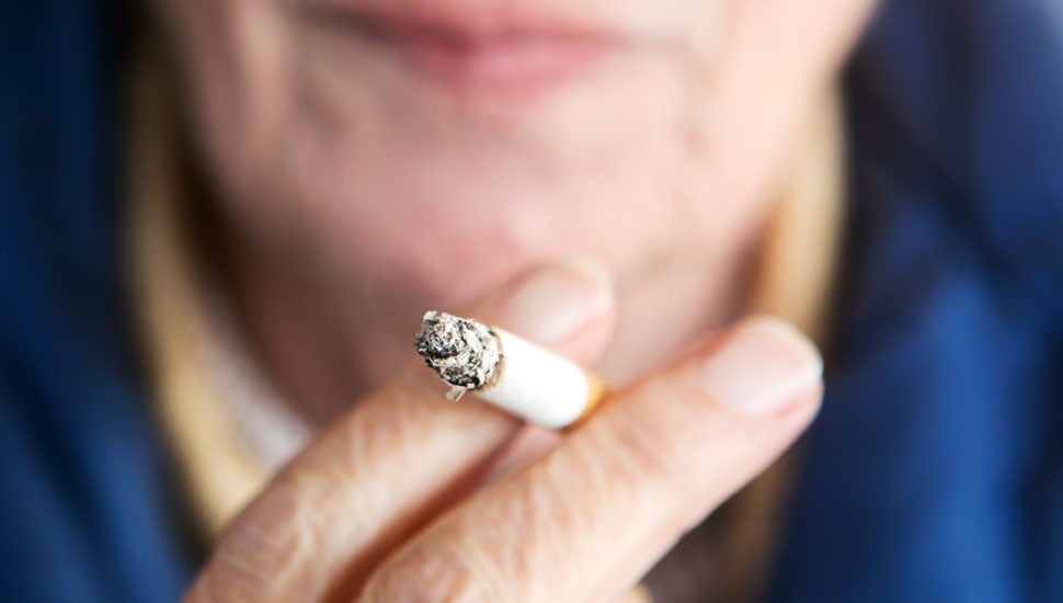 Veel COPD-patiënten schamen zich dat ze roken. Daarom is COPD een relatief ‘onzichtbare’ ziekte. - Getty Images