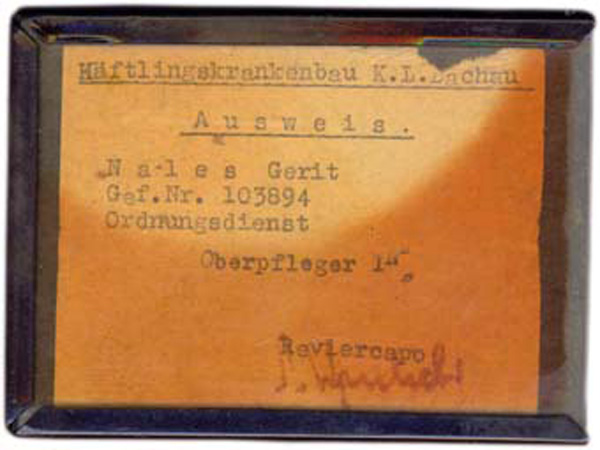 3.  Legitimatiepas met naam, gevangenennummer en functie van Gert Nales in Dachau.