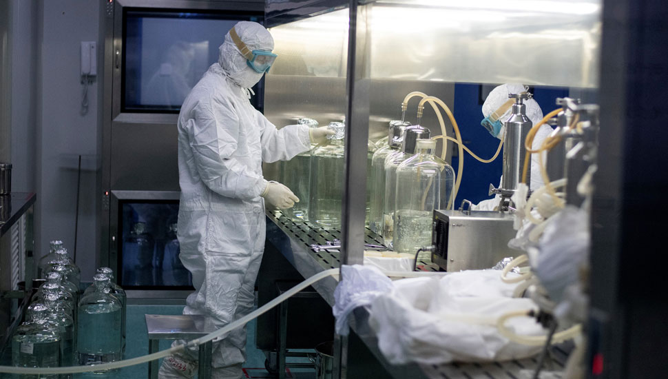 Labonderzoek op wereldschaal, de Yisheng Biopharma company in Shenyang.Noel Celis / AFP