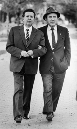 Evgueni Chazov (links) en Bernard Lown, richtten in 1980 de IPPNW op. Hun organisatie ontving in 1985 de Nobelprijs voor de vrede. Bij die gelegenheid zijn beiden gefotografeerd in Oslo.