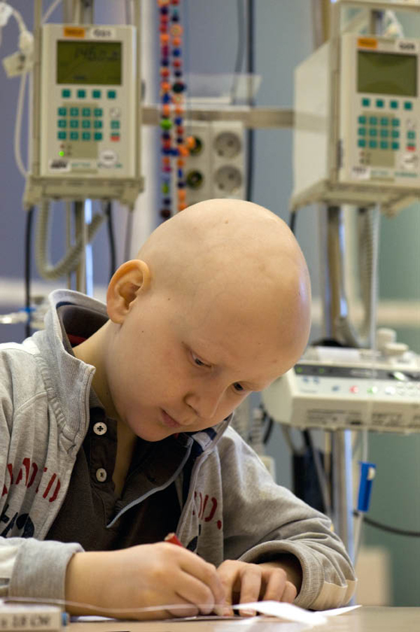 In Nederland krijgen jaarlijks vijfhonderd kinderen kanker. Alle vormen, op leukemie na, komen tussen de 5 en 25 keer voor. Beeld: Frank Muller, HH