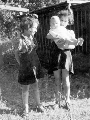 Kinna, baby Jaap en Reina in 1946 (archief familie Klein).