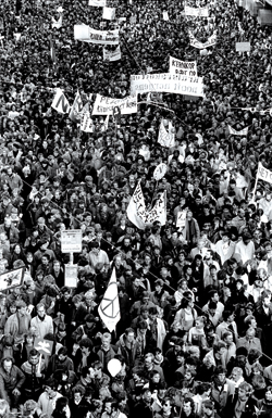 In oktober 1983 vond de grootste Nederlandse demonstratie tegen de opslag (en het gebruik) van kernwapens plaats in Den Haag.