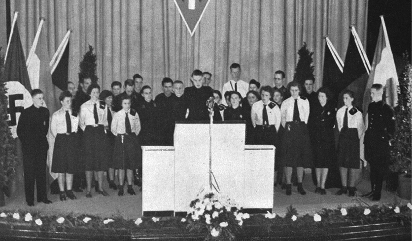 ‘Kameraad Houdijk’ tijdens zijn toespraak op de Eerste Landdag van het Nationaal Socialistisch Studentenfront op 15 november 1941. - Almanak 1942 van het Nationaal Socialistisch Studentenfront