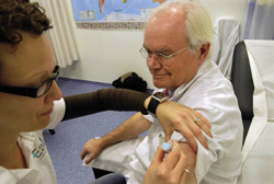 KNMG-voorzitter Arie Nieuwenhuijzen Kruseman krijgt het H1N1-vaccin: ‘Eigen belang moet wijken.’