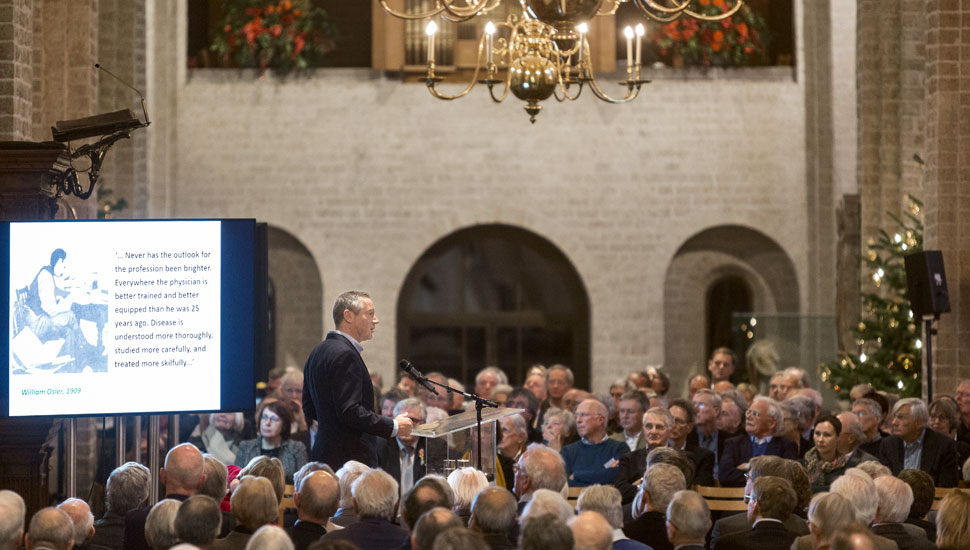 Marcel Levi houdt zijn Domus Medica Lezing in de Utrechtse Nicolaïkerk. (fotografie Ed van Rijswijk)