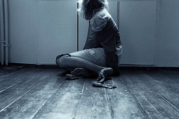Mensen die verkracht zijn, hebben een grote kans op een onbehandelde posttraumatische stressstoornis – wat weer het risico op depressie verhoogt. Beeld: Millennium Images, HH